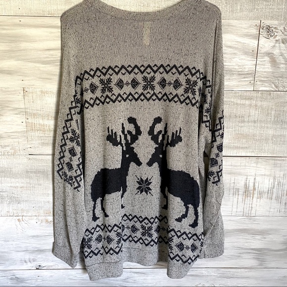 Vanilla Bay Gray Oversized Reindeer Sweater - Picture 7 of 8